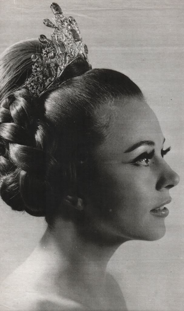 DINASTÍAS Los Foros de la Realeza • Ver Tema El broche de la